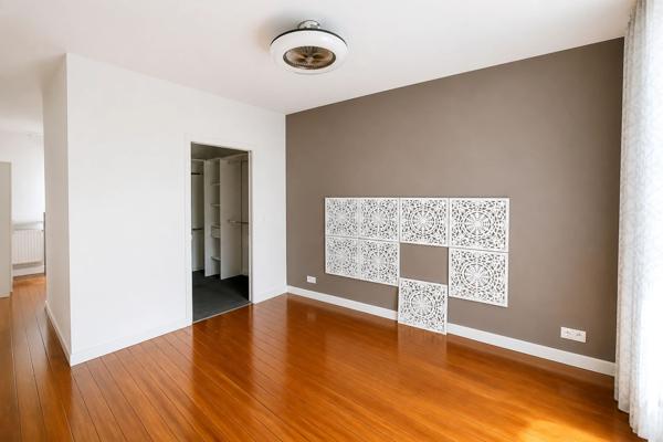 MAISON AVEC DEPENDANCE - ENGHIEN LES BAINS - 7 PIECES