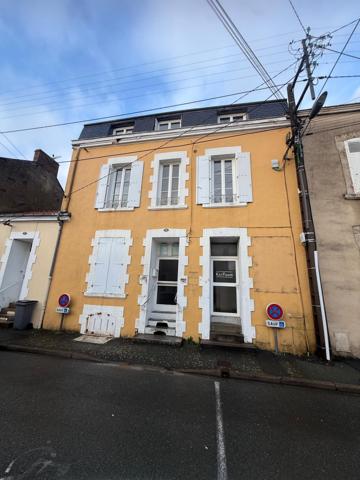 Local Commercial à LA ROCHE-SUR-YON, 85000 - 12 pièces 300m²