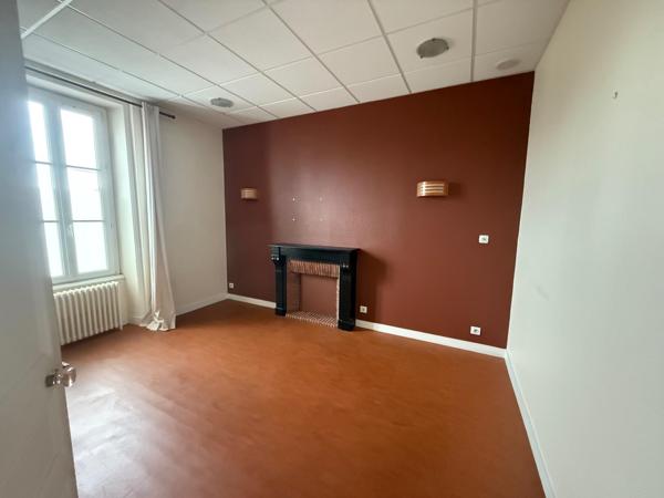 Local Commercial à LA ROCHE-SUR-YON, 85000 - 12 pièces 300m²