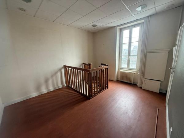 Local Commercial à LA ROCHE-SUR-YON, 85000 - 12 pièces 300m²
