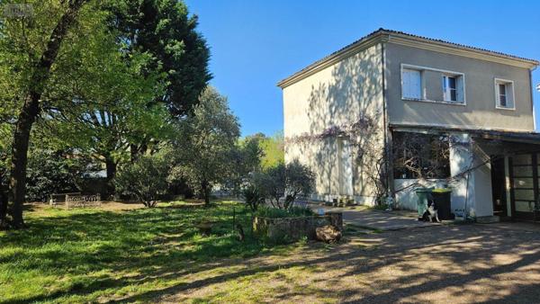 Maison individuelle à vendre à L'Éguille en Charente-Maritime (17600), ref : Ref 02058   
bourg