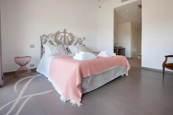 Maison en pierres au style contemporain à louer à Vence