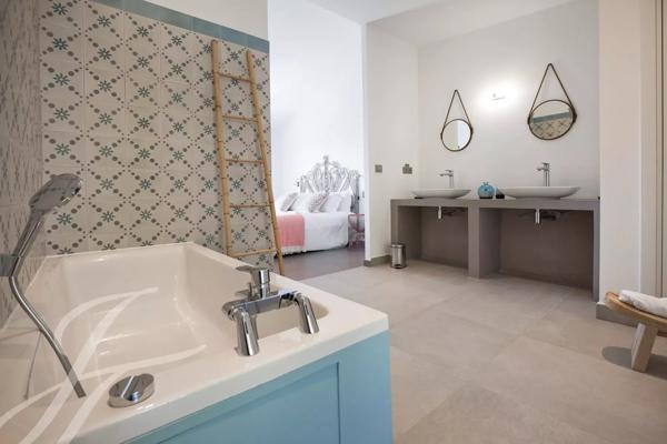 Maison en pierres au style contemporain à louer à Vence