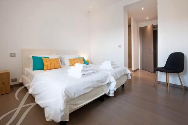 Maison en pierres au style contemporain à louer à Vence