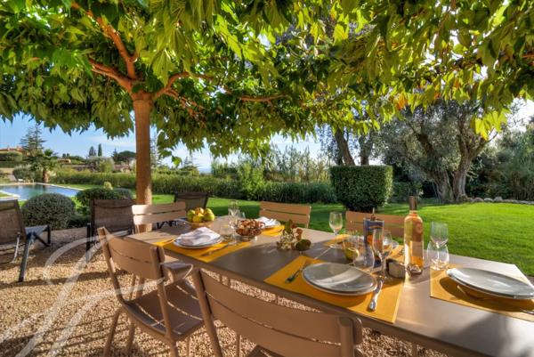 Maison en pierres au style contemporain à louer à Vence