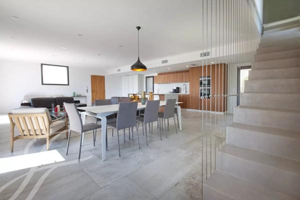 Maison en pierres au style contemporain à louer à Vence