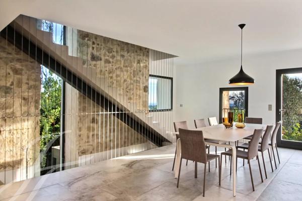 Maison en pierres au style contemporain à louer à Vence