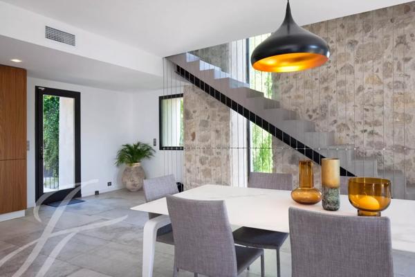 Maison en pierres au style contemporain à louer à Vence