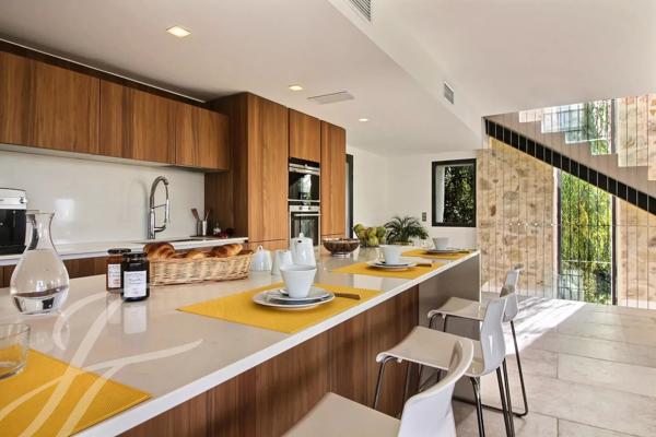 Maison en pierres au style contemporain à louer à Vence