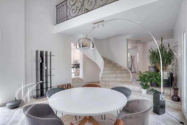 Roquefort-les-Pins - Belle villa dans domaine prisé
