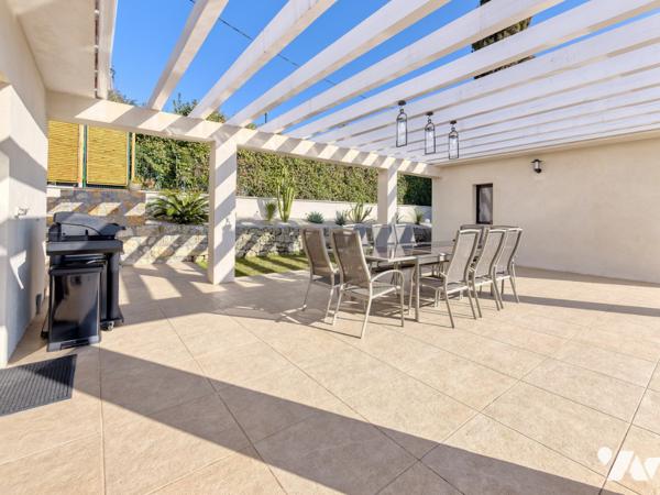 Maison d'architecte de 200 m2 et deux appartements indépendants  sur un terrain de 1600 m2