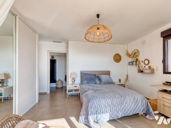 Maison d'architecte de 200 m2 et deux appartements indépendants  sur un terrain de 1600 m2