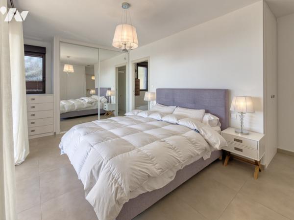 Maison d'architecte de 200 m2 et deux appartements indépendants  sur un terrain de 1600 m2