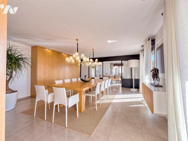 Maison d'architecte de 200 m2 et deux appartements indépendants  sur un terrain de 1600 m2