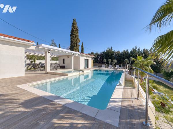 Maison d'architecte de 200 m2 et deux appartements indépendants  sur un terrain de 1600 m2