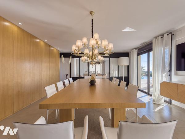 Maison d'architecte de 200 m2 et deux appartements indépendants  sur un terrain de 1600 m2