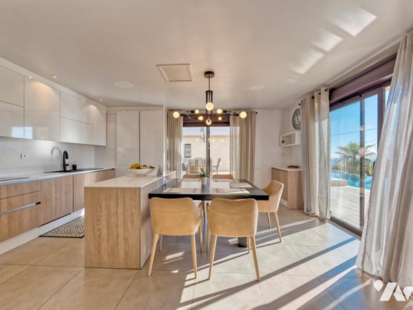 Maison d'architecte de 200 m2 et deux appartements indépendants  sur un terrain de 1600 m2