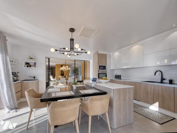 Maison d'architecte de 200 m2 et deux appartements indépendants  sur un terrain de 1600 m2