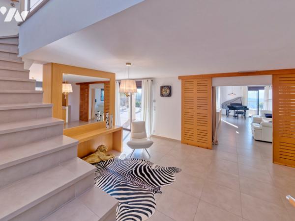 Maison d'architecte de 200 m2 et deux appartements indépendants  sur un terrain de 1600 m2