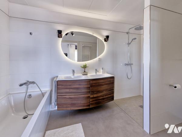 Maison d'architecte de 200 m2 et deux appartements indépendants  sur un terrain de 1600 m2