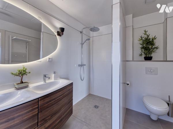 Maison d'architecte de 200 m2 et deux appartements indépendants  sur un terrain de 1600 m2