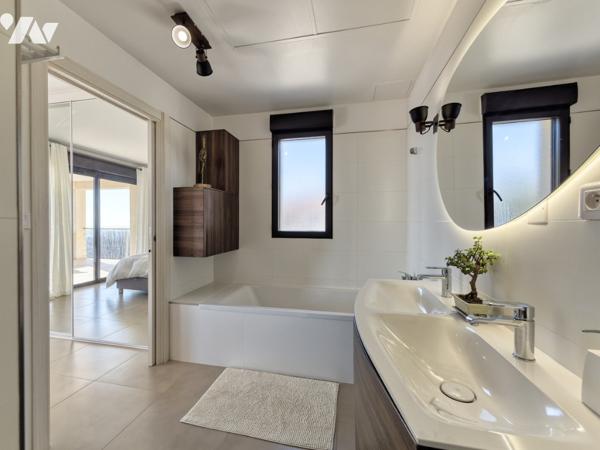 Maison d'architecte de 200 m2 et deux appartements indépendants  sur un terrain de 1600 m2