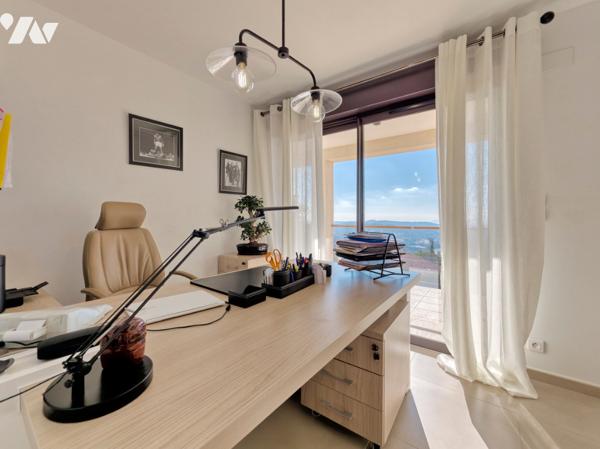 Maison d'architecte de 200 m2 et deux appartements indépendants  sur un terrain de 1600 m2