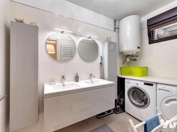 Maison d'architecte de 200 m2 et deux appartements indépendants  sur un terrain de 1600 m2