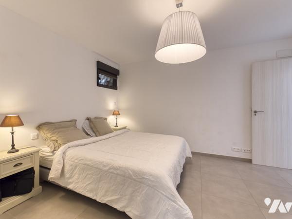 Maison d'architecte de 200 m2 et deux appartements indépendants  sur un terrain de 1600 m2