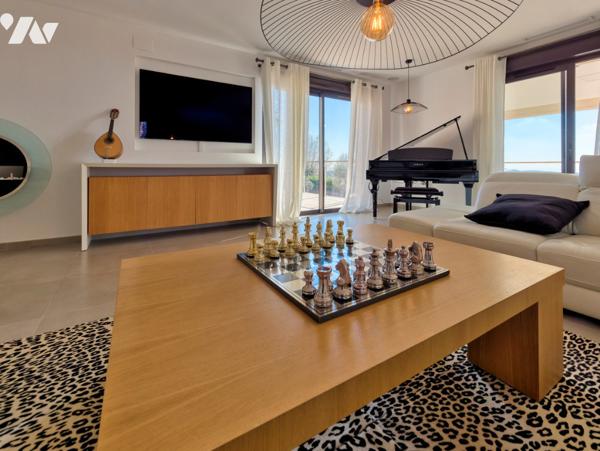 Maison d'architecte de 200 m2 et deux appartements indépendants  sur un terrain de 1600 m2