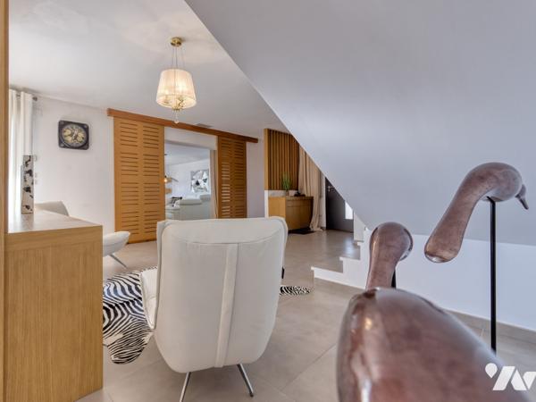 Maison d'architecte de 200 m2 et deux appartements indépendants  sur un terrain de 1600 m2