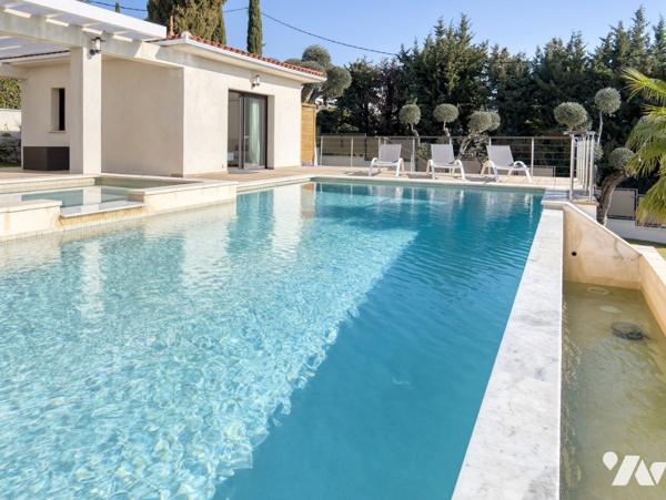 Maison d'architecte de 200 m2 et deux appartements indépendants  sur un terrain de 1600 m2