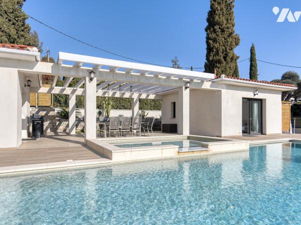 Maison d'architecte de 200 m2 et deux appartements indépendants  sur un terrain de 1600 m2