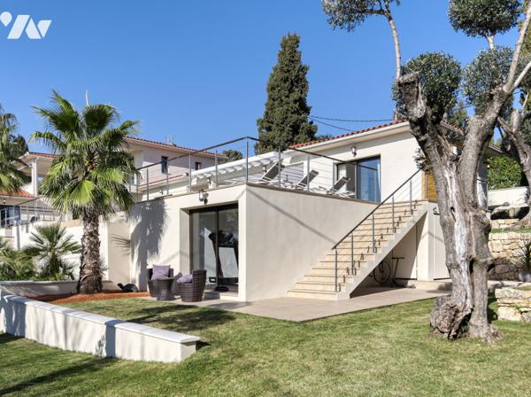 Maison d'architecte de 200 m2 et deux appartements indépendants  sur un terrain de 1600 m2