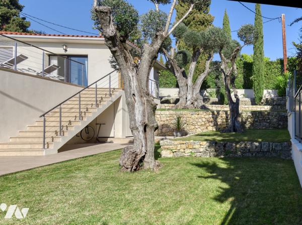 Maison d'architecte de 200 m2 et deux appartements indépendants  sur un terrain de 1600 m2