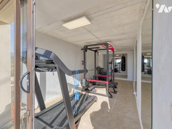 Maison d'architecte de 200 m2 et deux appartements indépendants  sur un terrain de 1600 m2