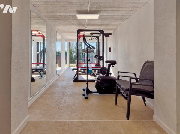 Maison d'architecte de 200 m2 et deux appartements indépendants  sur un terrain de 1600 m2