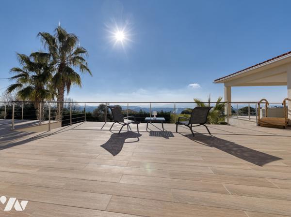 Maison d'architecte de 200 m2 et deux appartements indépendants  sur un terrain de 1600 m2