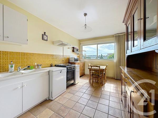Appartement F4 à vendre  3 pièces - 94,68 m 2   LYON  - 69008