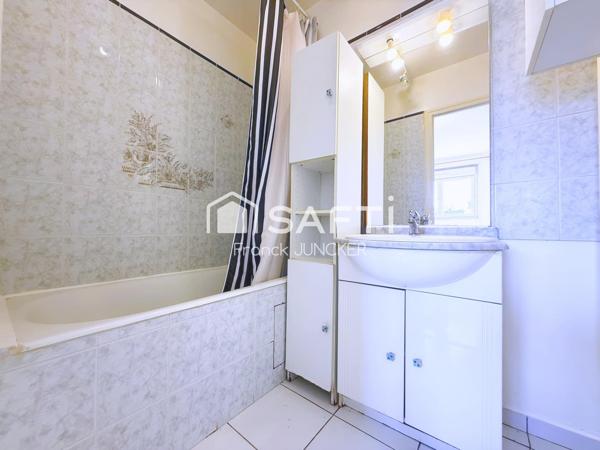 Appartement T2  Rez-de-chaussée avec Cave et Parking .