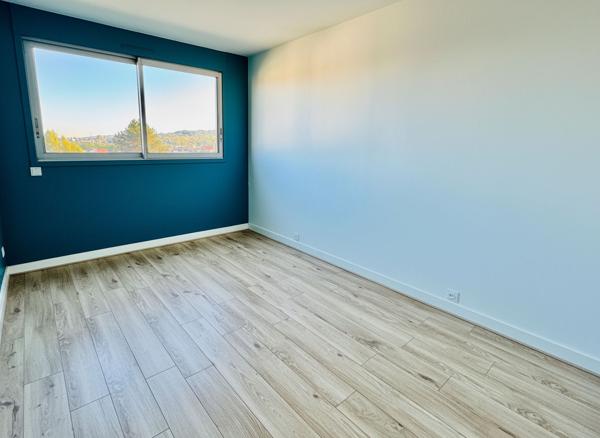 VERSAILLES POCHEFONTAINE 85m² balcon parkings cave