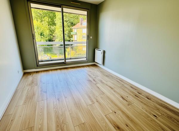 VERSAILLES POCHEFONTAINE 85m² balcon parkings cave