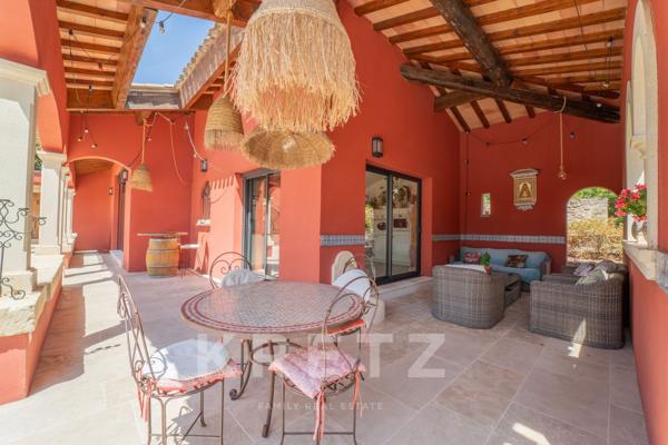 Hacienda contemporaine dans un écrin de verdure entre Nîmes et Montpellier
