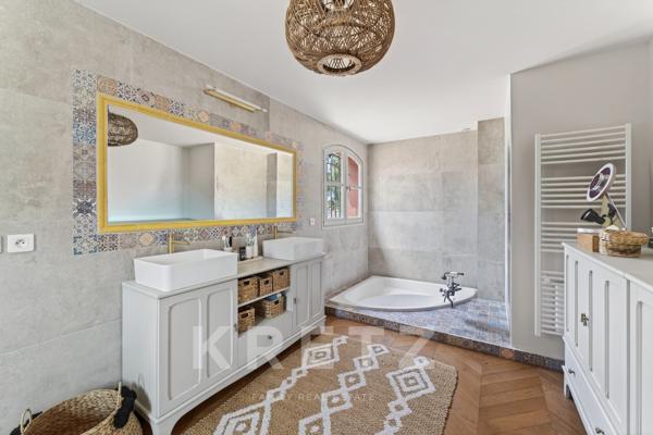 Hacienda contemporaine dans un écrin de verdure entre Nîmes et Montpellier
