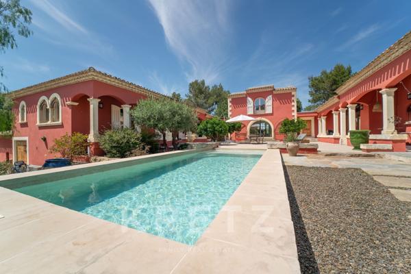 Hacienda contemporaine dans un écrin de verdure entre Nîmes et Montpellier