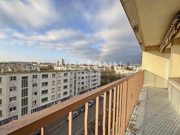 À Blois, bel appartement lumineux de 74 m² avec balcon, 3 chambres et vue dégagée. Idéal résidence principale ou investissement locatif rentable.