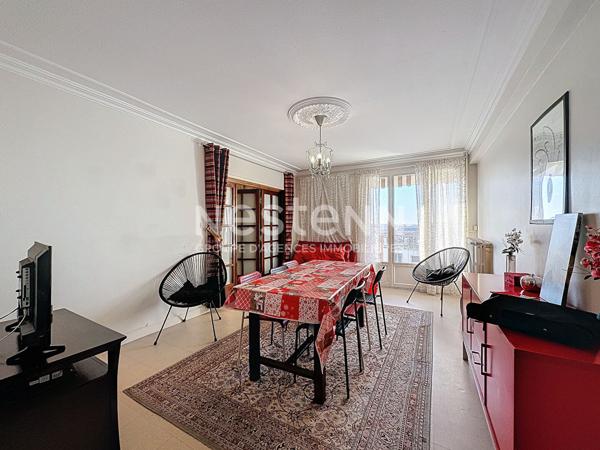 À Blois, bel appartement lumineux de 74 m² avec balcon, 3 chambres et vue dégagée. Idéal résidence principale ou investissement locatif rentable.