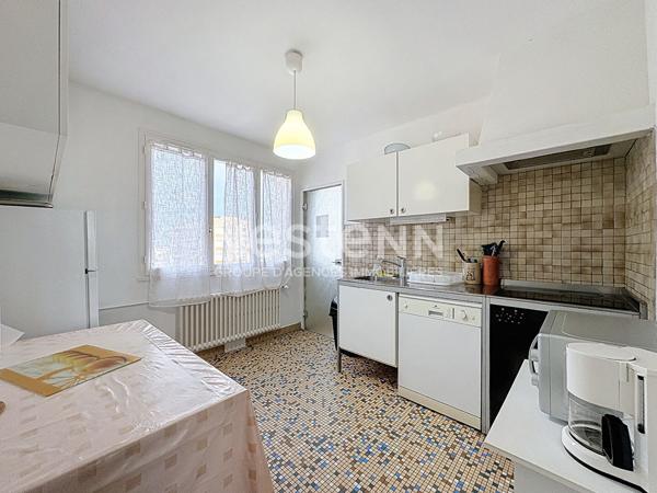 À Blois, bel appartement lumineux de 74 m² avec balcon, 3 chambres et vue dégagée. Idéal résidence principale ou investissement locatif rentable.