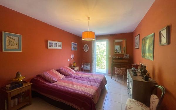 Maison à vendre    5 pièces •  Nîmes