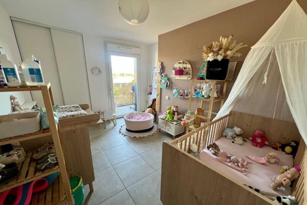 Gardanne - Appartement 3 pièces- 62.5 m2 - dernier étage - vue dégagée - terrasse 10 m2 - 2 places de stationnement en sous-sol